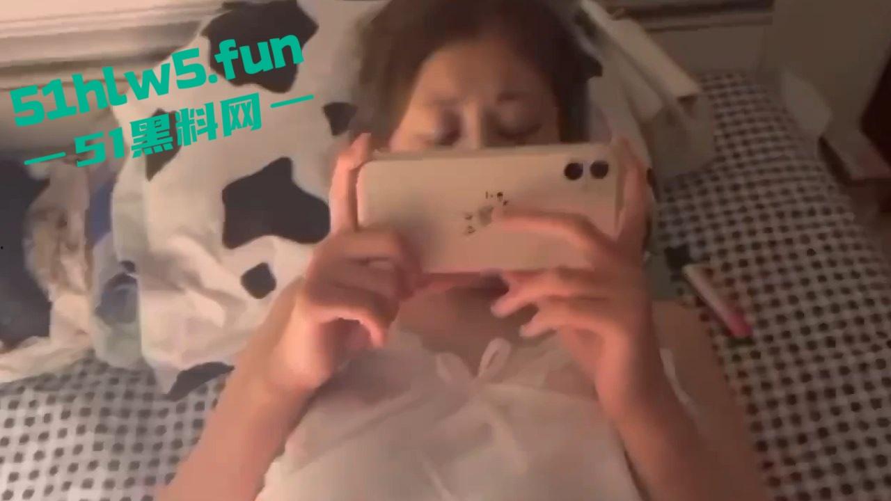 福建周宁一中【杨晴瑜】小穴超嫩的反差眼镜妹,性欲旺盛网上撩骚浴室自慰视频遭曝光。-3