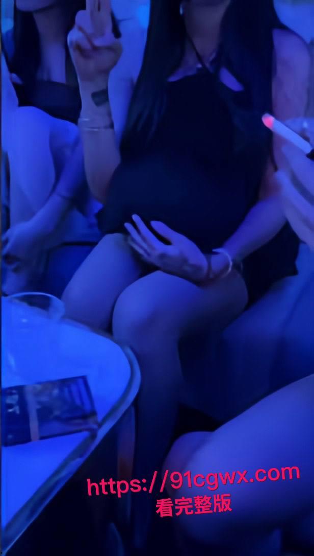 商务KTV惊现大肚孕妇站台 高颜准妈妈为奶粉钱跪舔大鸡巴被猛干骚穴,临盆肚皮颤喷奶汁浪叫成母狗!-8