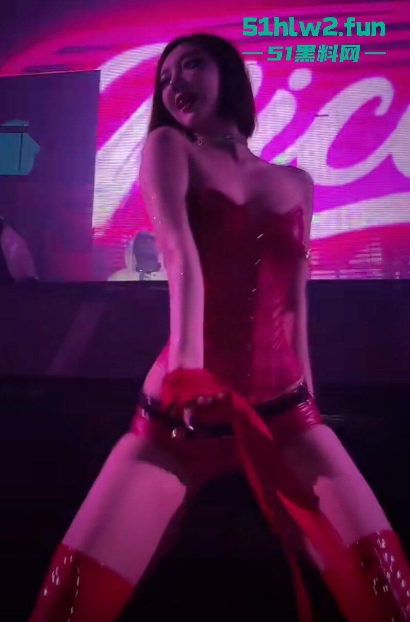 抖音280万粉网红【DJNico爱跳舞】被金主性爆操内射视频流出,衣服和脐钉只能说一模一样实锤无疑!-4