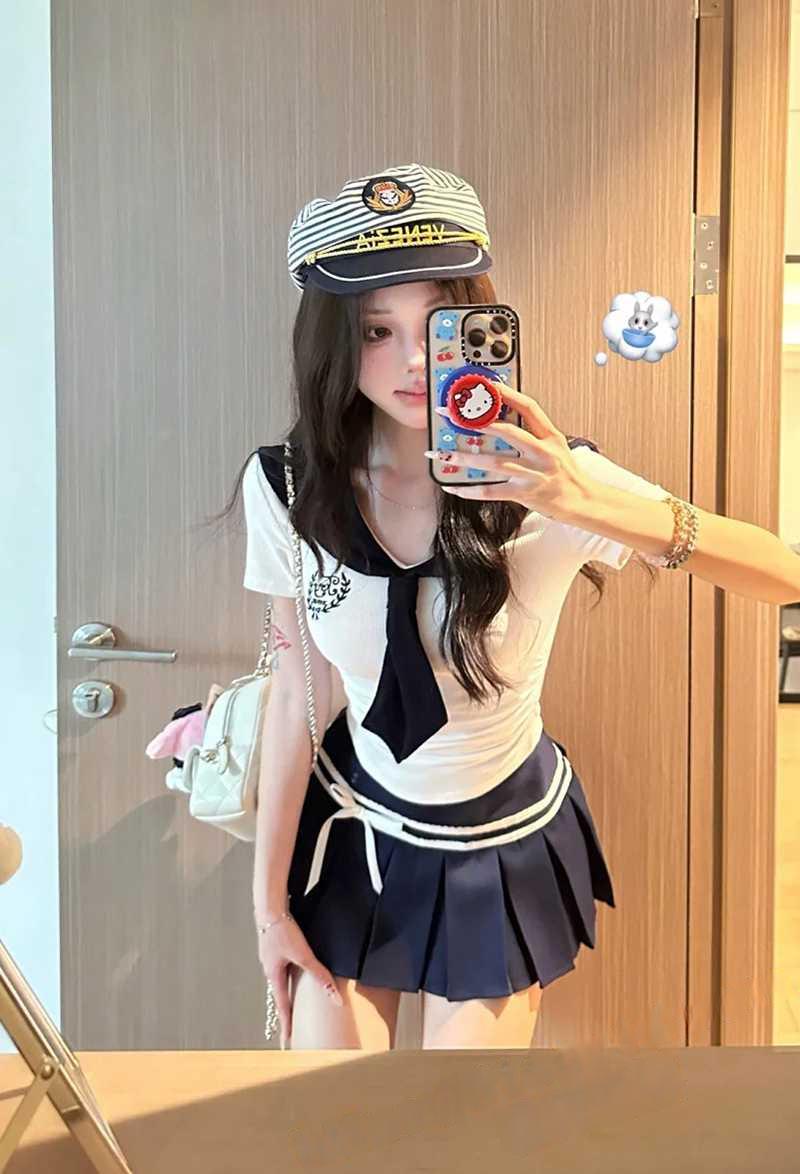 高颜值师范学妹【皮卡秋】金主网调视频流出 性感小美女身材火辣 各种露出诱惑 骚淫至极-1