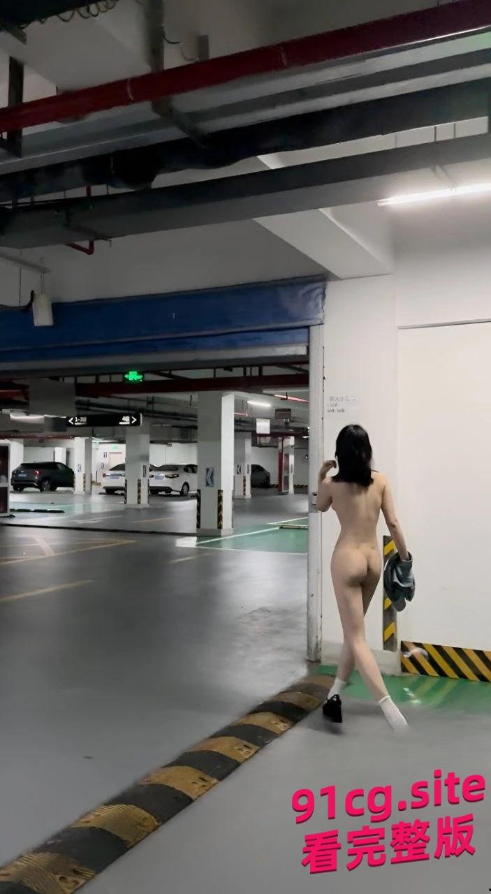 超美模特福利姬“某不知名兔”街头露出! 紧张刺激的露出挑战 #露出#福利姬“#模特-6