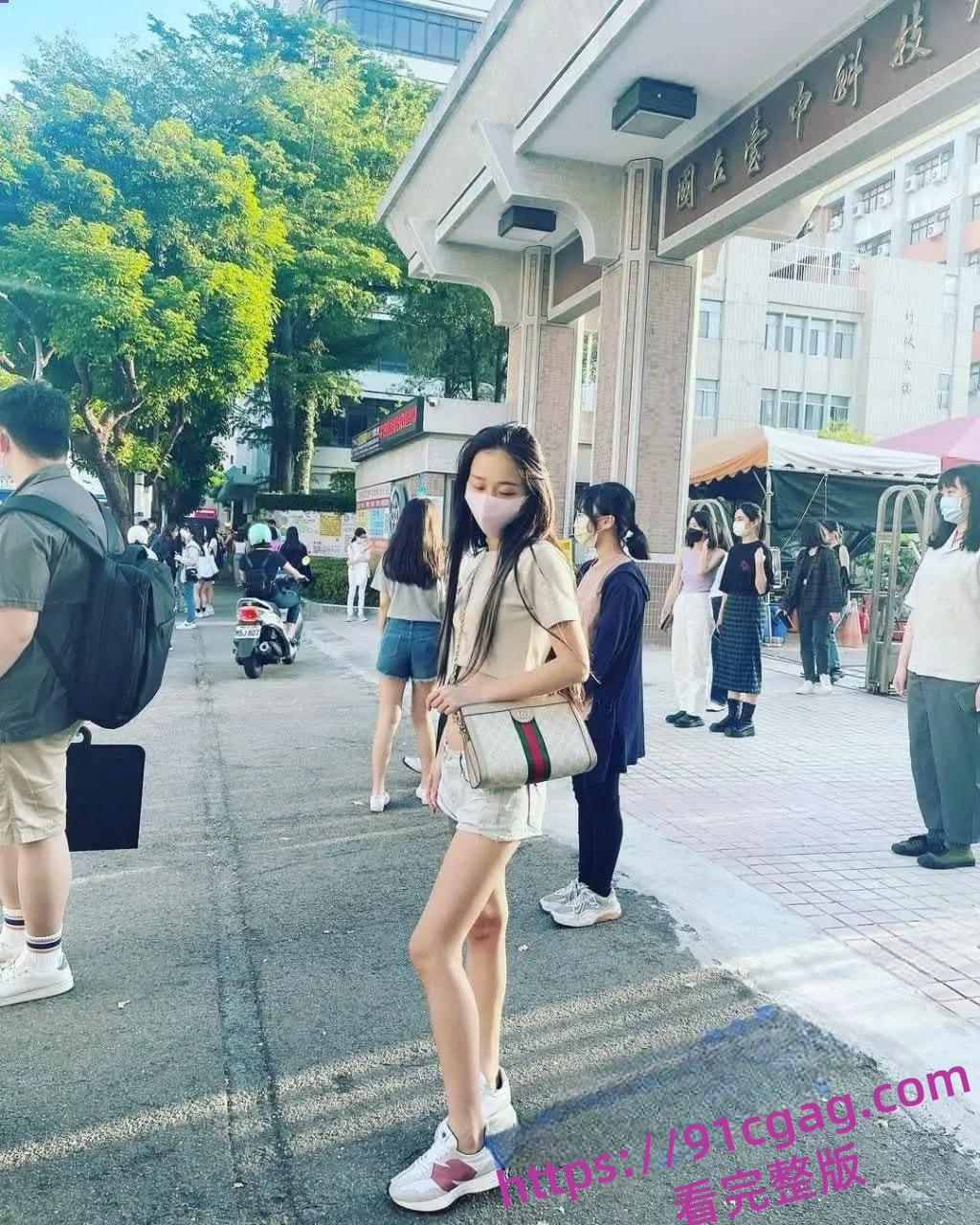 淫乱群交盛宴!漂亮学姐参加多P聚会被轮流内射 场面淫乱不堪相当震撼-1