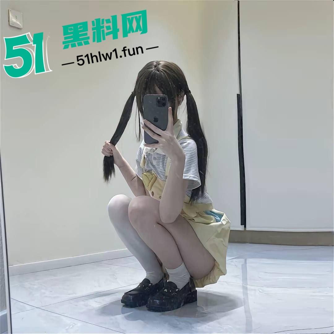 推特萝莉网黄福利姬【呓小涵】双马尾白袜展示自己淫荡内心,笑起来超级甜粉嫩脚丫真可爱。-4