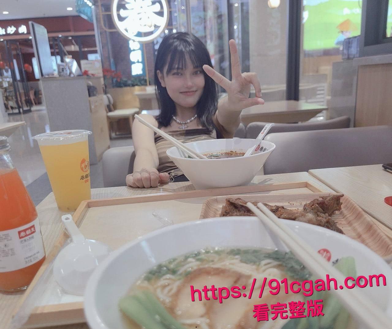 北艺女生李晓晴为留北京甘当 “富哥宠物”,竟拉闺蜜共陷低俗交易-8