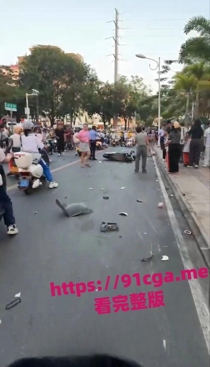 三亚60岁大妈停车不当酿惨祸:怒踩油门撞倒6人,女孩身亡引公愤-6