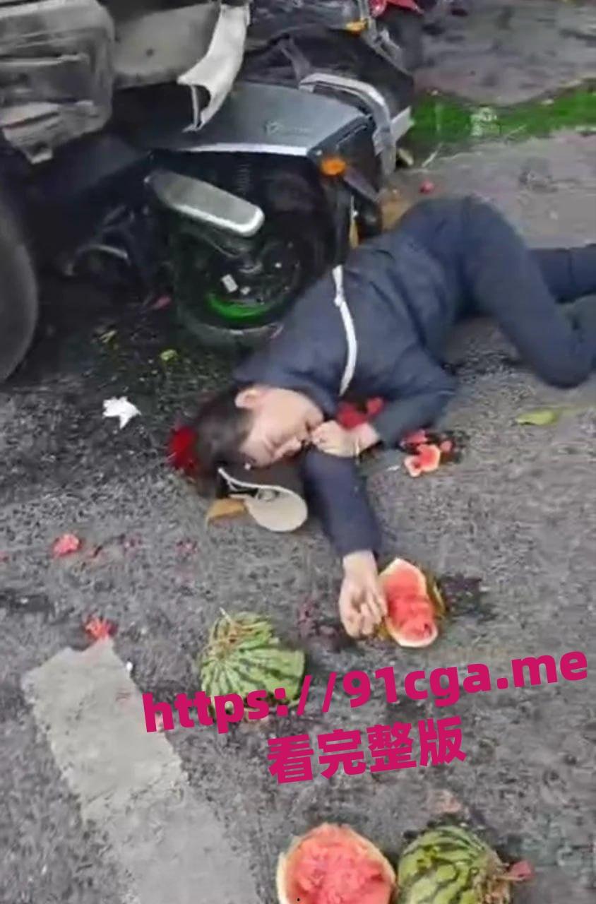 三亚60岁大妈停车不当酿惨祸:怒踩油门撞倒6人,女孩身亡引公愤-7